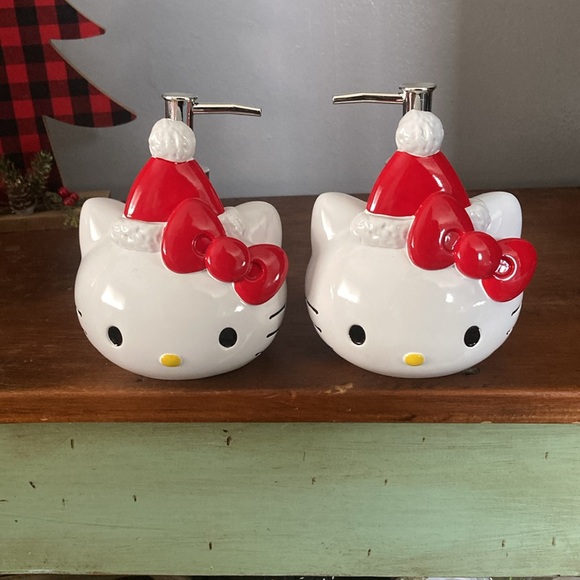 NWT- 1- Beautiful HELLO KITTY- Christmas Holiday Soap Dispenser - Picture 14 of 14